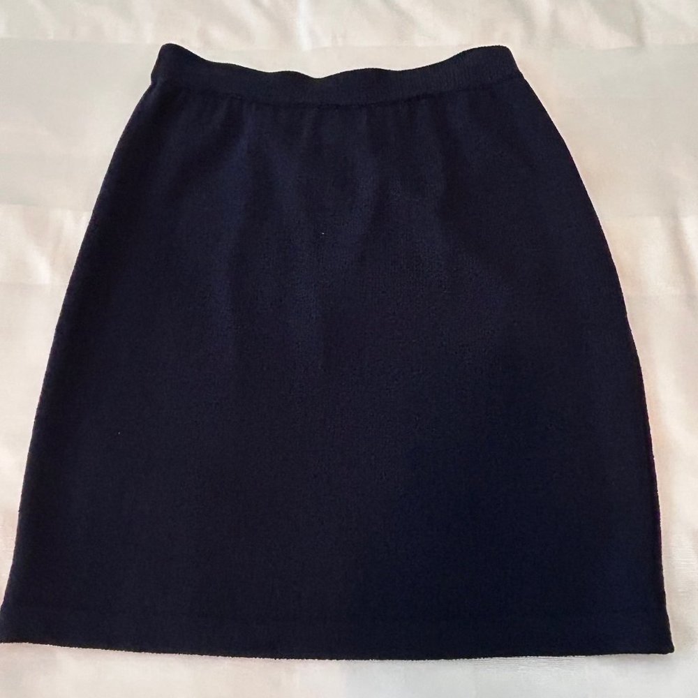 St. John Basics Size 4 knit skirt
